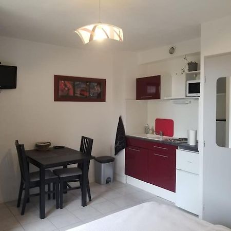 Studio De Plain-Pied Avec Terrasse Tout Proche Mer Courseulles-sur-Mer Bagian luar foto