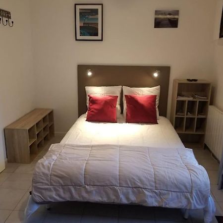 Studio De Plain-Pied Avec Terrasse Tout Proche Mer Courseulles-sur-Mer Bagian luar foto