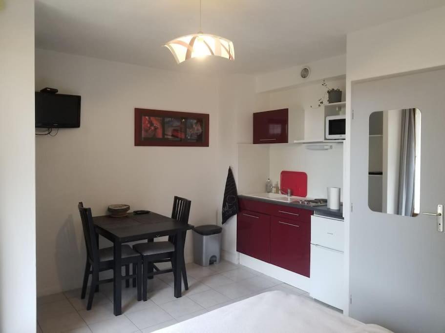 Studio De Plain-Pied Avec Terrasse Tout Proche Mer Courseulles-sur-Mer Bagian luar foto